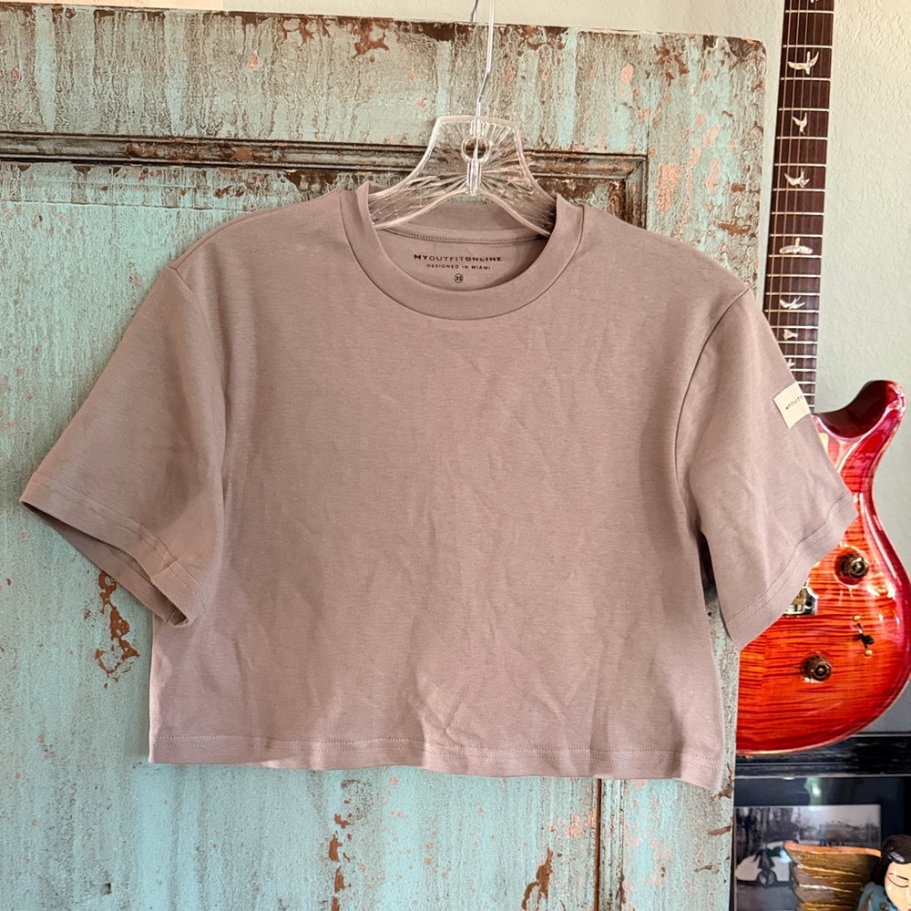 My Outfit Online Cropped Tee Taupe XS NWOT
